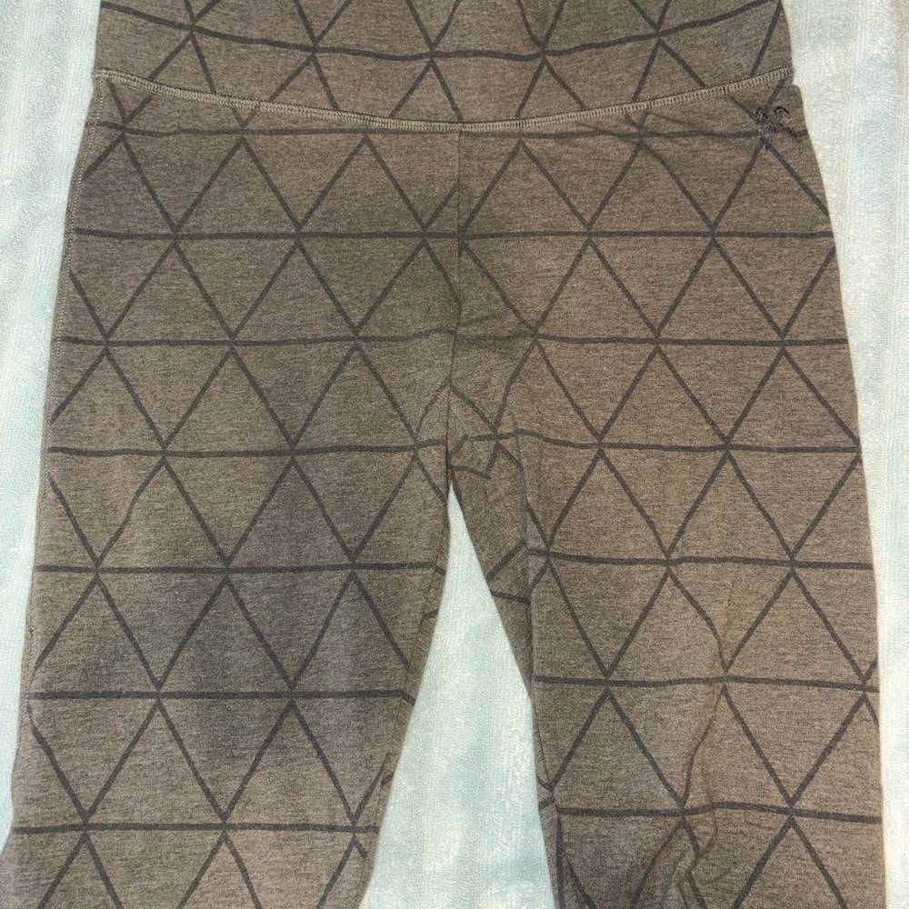 Victoria’s Secret Olive Green Triangle Pattern Knee Length Biker Shorts